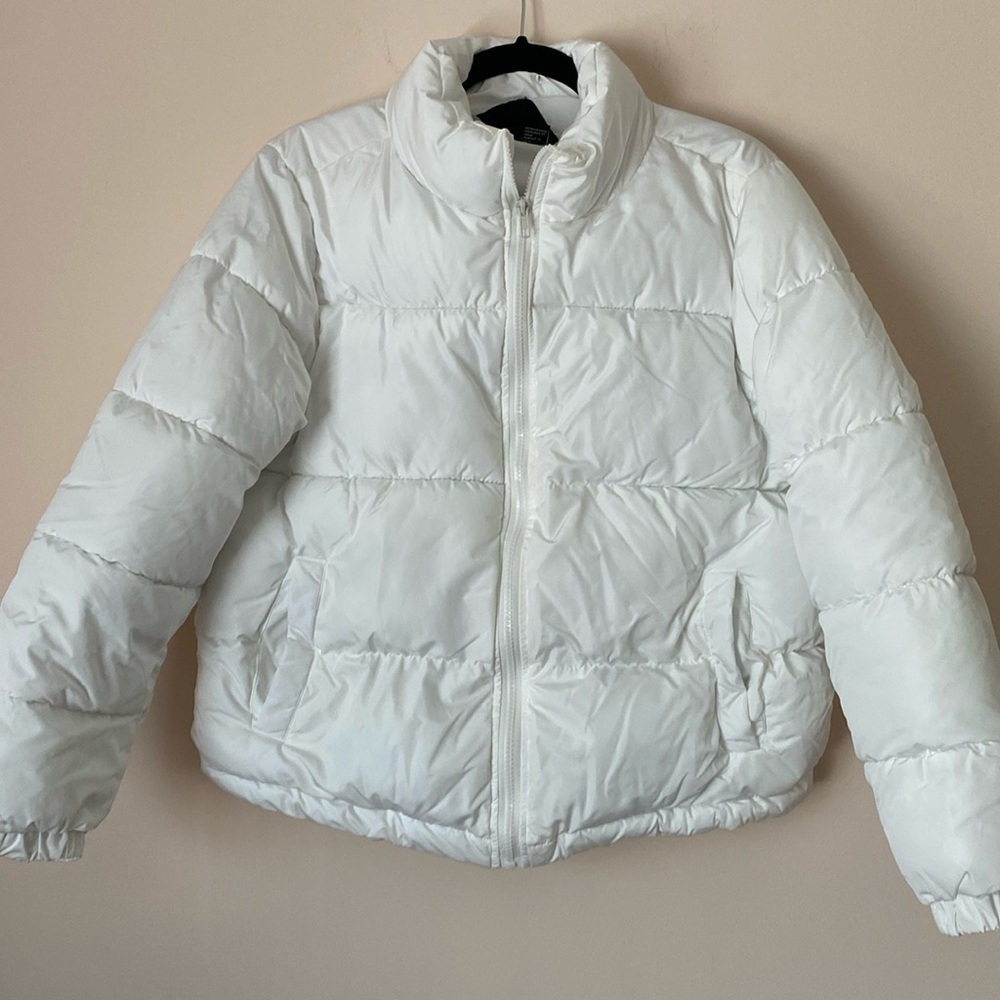 Forever21 white cropped puffer jacket medium